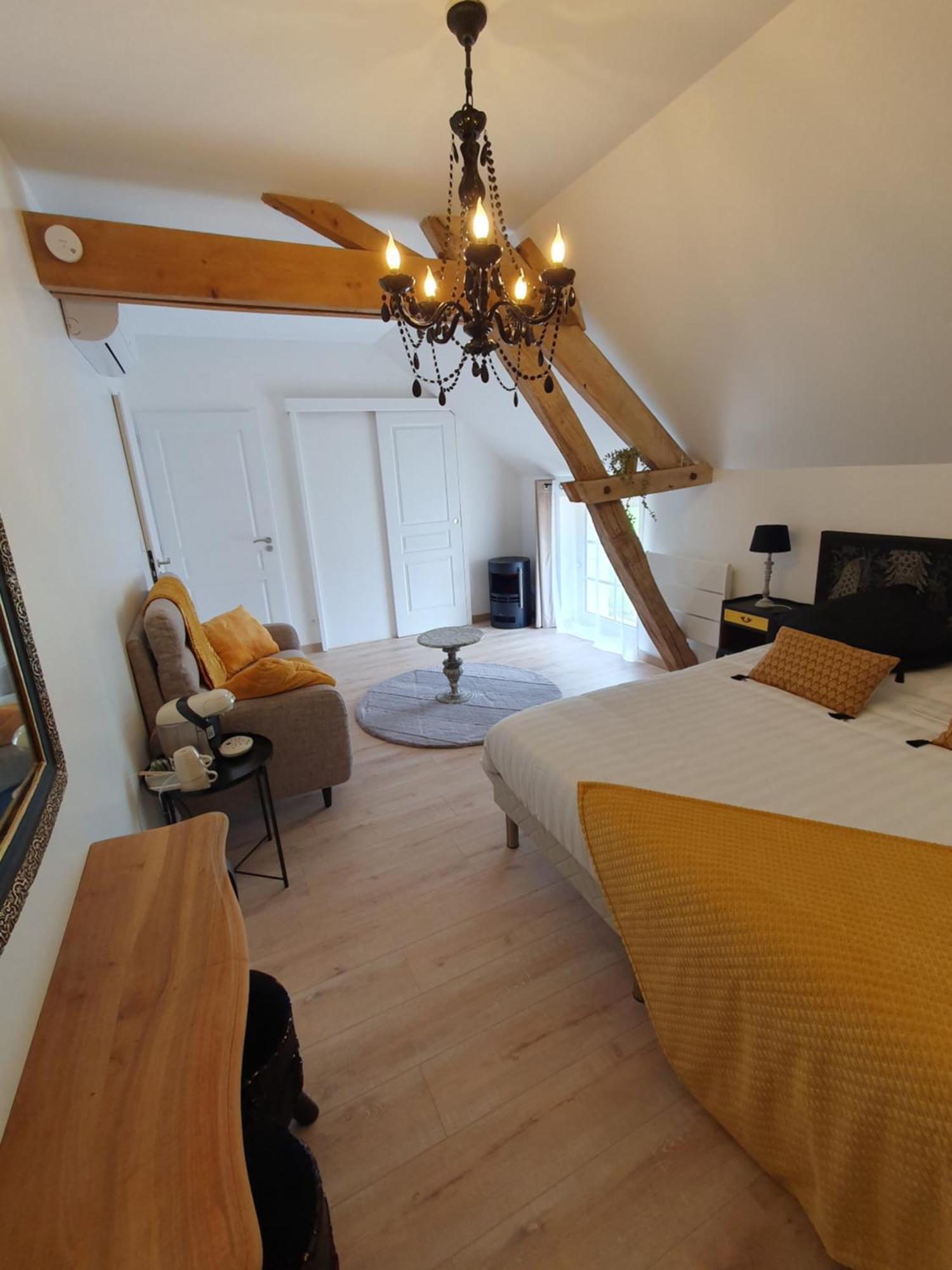 Bed and Breakfast Au Domaine Du Bois Joubert Luzille Екстер'єр фото