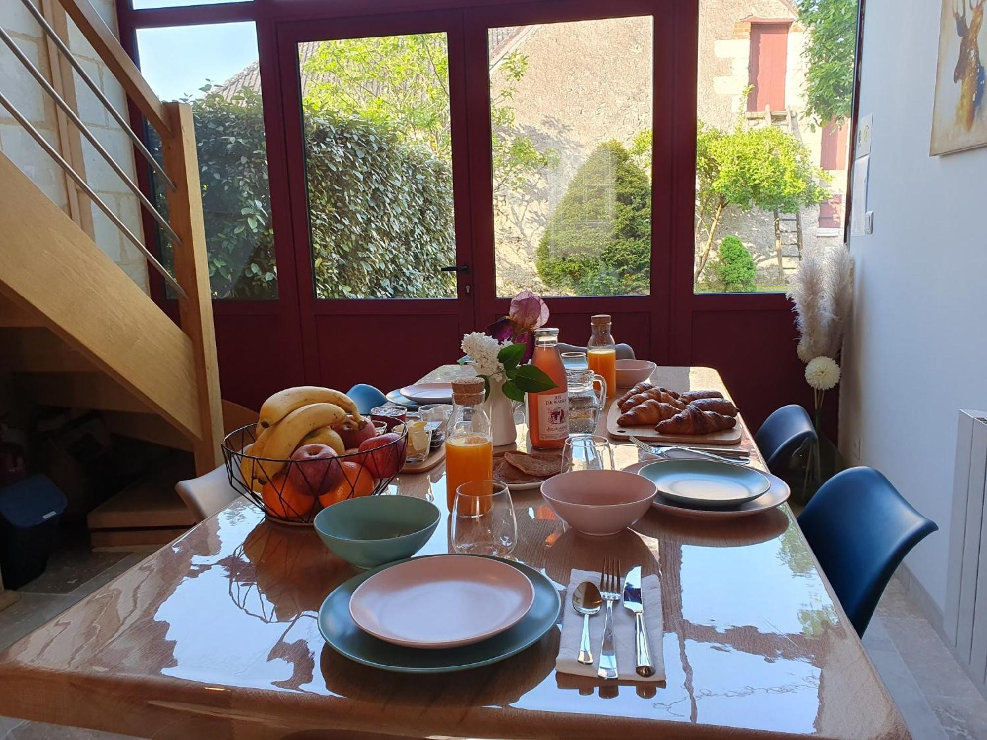 Bed and Breakfast Au Domaine Du Bois Joubert Luzille Екстер'єр фото